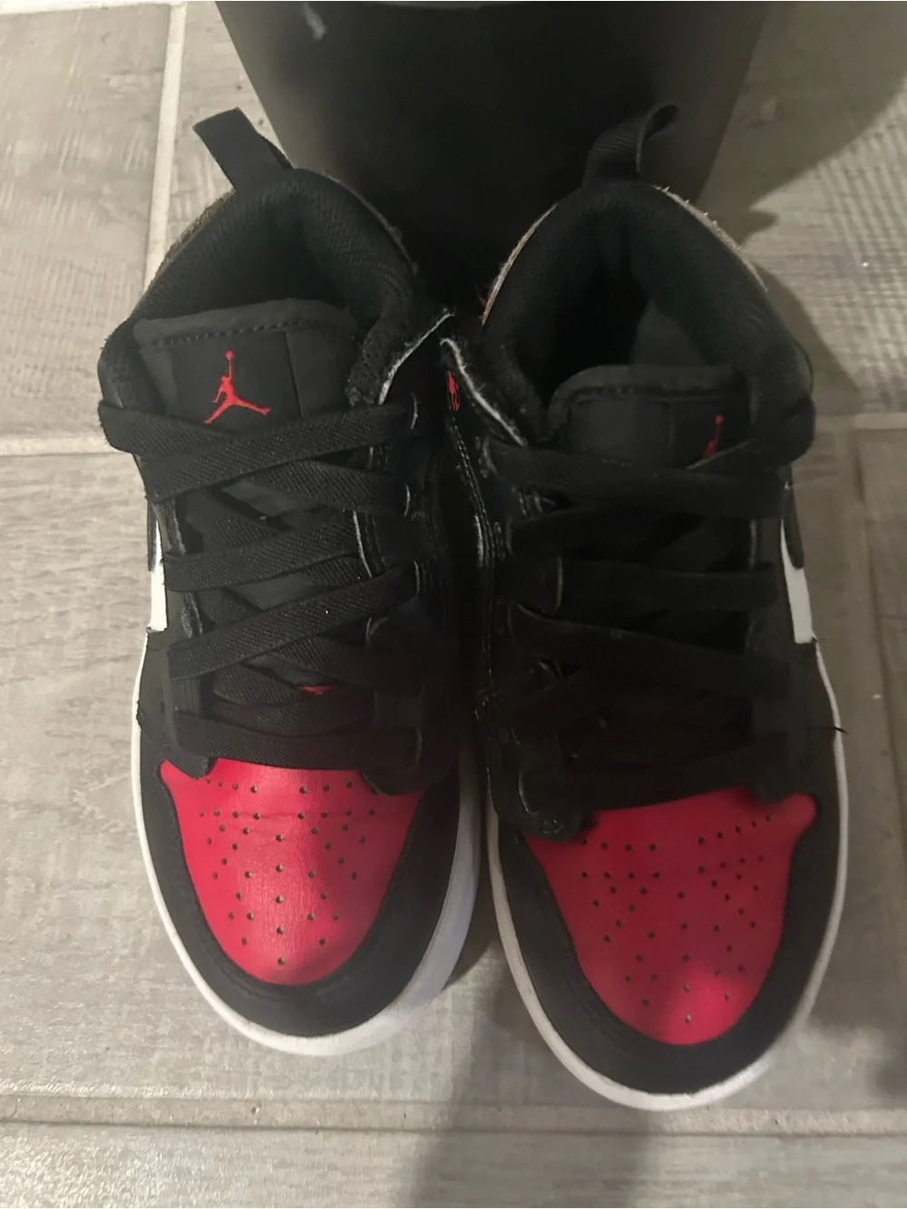 Nike Kids' Low-Top Sneakers in Black and Red